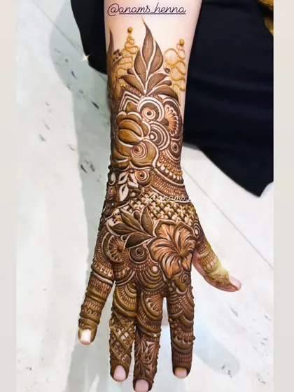 This design showcases a mix of bold floral work and delicate, intricate patterns. It's a beautiful example of a modern fusion henna style.