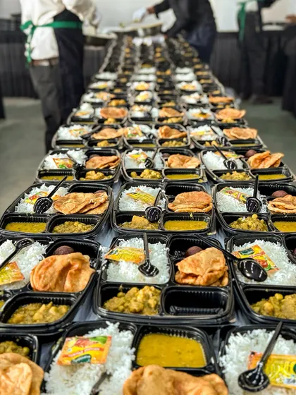 An efficient and hygienic meal distribution system is crucial for large community events. Here you can see our packed thalis, each containing a complete, swadisht jevan of rice, dal, sabzi, puris, and a sweet, ready for quick service.