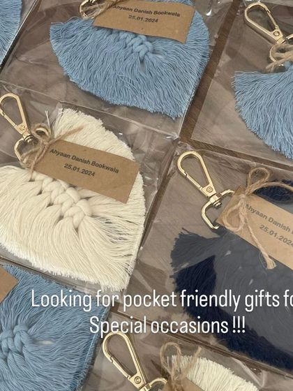 If you are looking for pocket-friendly gifts, these leaf-shaped macrame keychains are a great option. For this order, I attached custom tags with the event name and date.
