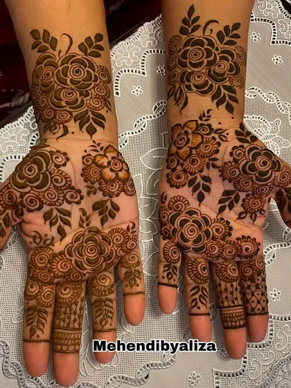 A stunning Dubai-style henna design with bold floral patterns and intricate details.