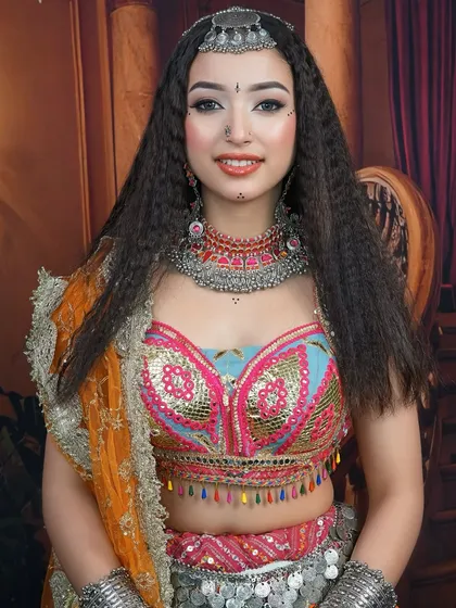 A full view of our Navratri-inspired look, blending tradition with elegance. This look features bold eyes, traditional jewelry, and textured hair to celebrate the divine energy of the festival.