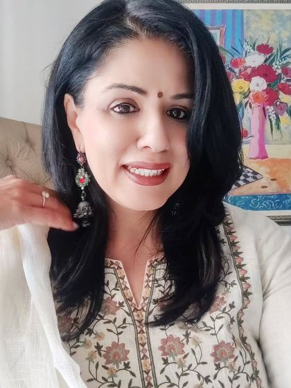 Since the embroidery on the neckline was heavy, I paired the kurta with just these 92.5 silver jhumkas. This keeps the focus on the outfit's beautiful detailing.