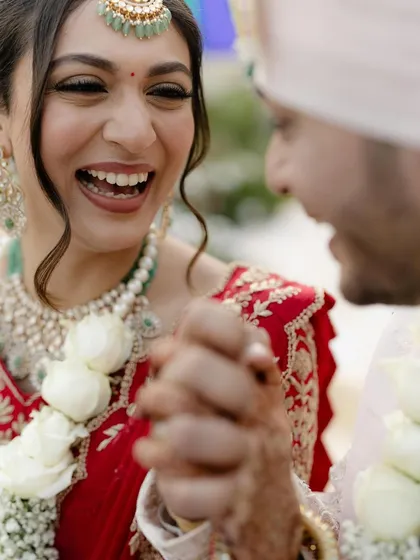 A close-up of pure joy. This candid moment captures her laughter, and her makeup looks fresh and perfect, designed to move with her and last all day.