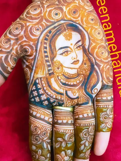 A beautiful bridal portrait on the palm, surrounded by a background of roses. This design is both traditional and modern.