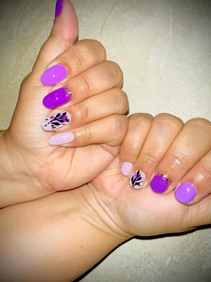A posed shot of the lavender leaf art nails.