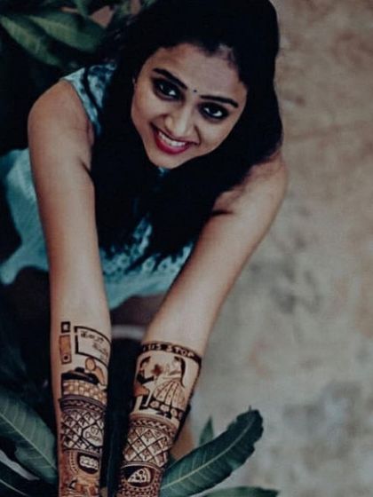 It was a joy to create this love story mehendi for actress Rashmi Prabhakar. We included her love for pizza, the logo of the TV show where she first met her partner, and their special hashtag #NiRa.