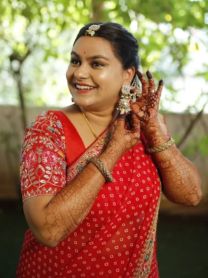 Another happy shot of my Haldi bride. The focus is on clean skin and defined eyes, perfect for daytime photography.