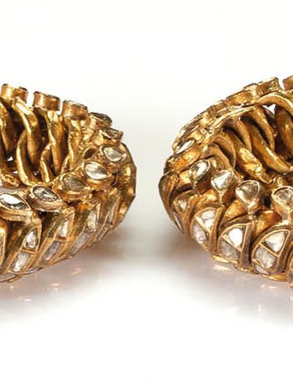 A close-up view of the flexible links and diamond polki settings of the royal heritage bangles from Gwalior. Each link is meticulously crafted, demonstrating the artistry of 19th-century jewelers.