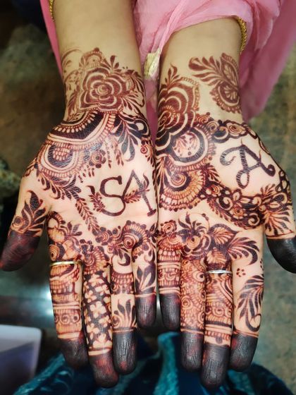 Hajira Mehendi Artist - Mehndi Artist Services Personalized Mehndi: Your Story in Henna photo 4