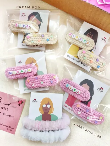 We offer different color bases for our name clips too! Here you can see the 'Cream Pop' style for 'Ziva' and 'Miraya' alongside the 'Sweet Pink Pop' version.