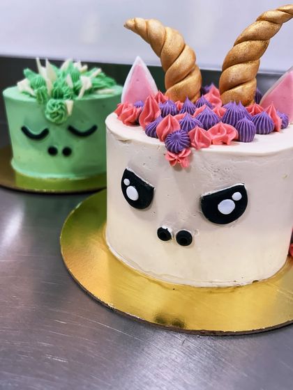We had some cute visitors at the bakery today. These mini unicorn cakes have so much personality, one is sleepy and serene, and the other is a little bit grumpy.
