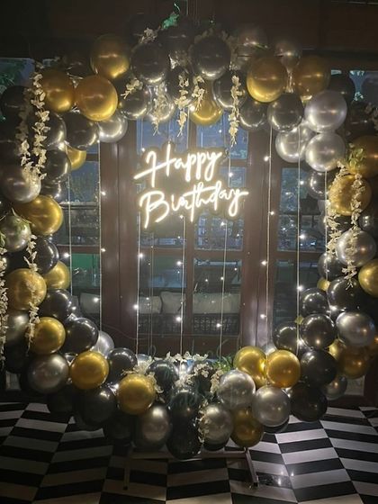 Birthday Balloon Arches & Backdrops photo 37