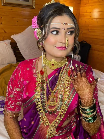The quintessential Maharashtrian bride. I love creating these traditional looks, complete with the iconic crescent bindi and nath, while ensuring the makeup is modern and fresh.