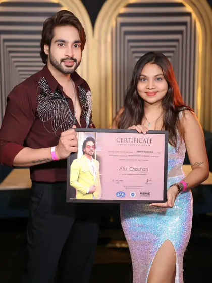 This graduate's glamorous look and confident smile say it all. Congratulations.