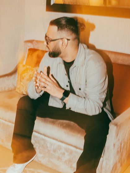 Unfortunately for my haters, I’ll once again be living my best life this weekend. A few shots from a hotel room session before a gig.