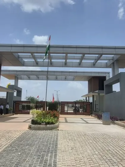 A duplicate image of the impressive entrance gate.