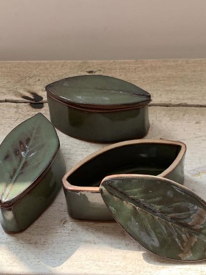 These small, leaf-shaped trinket boxes are perfect for holding jewelry or other little treasures. The lids are impressed with real leaf veins for a natural texture.