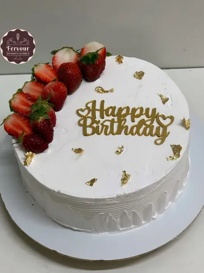 The strawberry cake is back for the season! This simple and elegant cake is made with fresh strawberries and light whipped cream, a perfect seasonal treat.