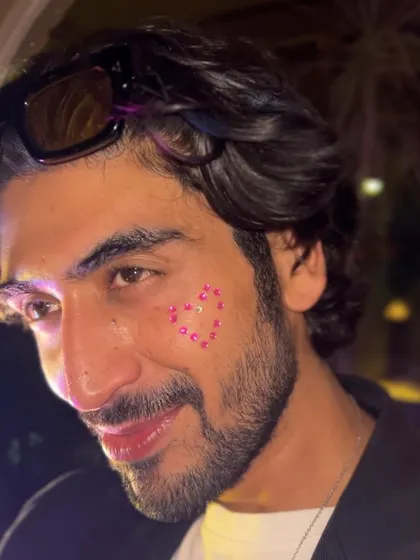 Hearts on men? Yess sirrr! This small pink heart made of gems is a cool and unexpected detail.