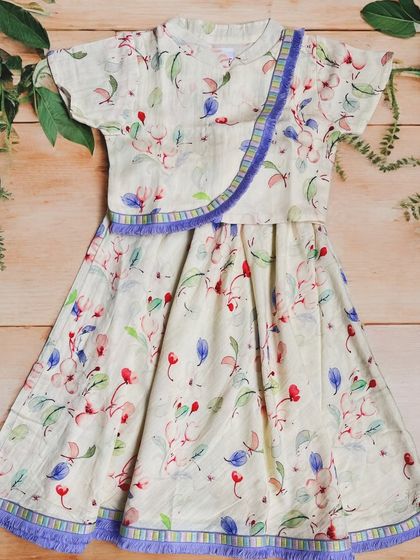 Step into a world of whimsy with our latest floral creation. This gorgeous handloom cotton set is adorned with delicate blooms and a touch of playful purple fringe.