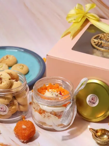 Here’s a closer look at my Diwali gifting range. This set includes a Motichoor jar cake, a jar of fresh nankhatai, and a small Kaju Katli cake, all packed and ready to gift. All items are pure veg and made with love.