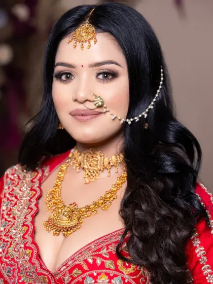 Another angle of the South Indian bridal look, showcasing the flawless base and the balance between the makeup and the heavy gold jewelry.