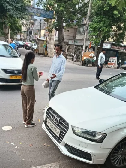 Kindness knows no boundaries. Our volunteers offer refreshing Chabeel to people in cars and on the street, ensuring everyone gets a chance to cool down.