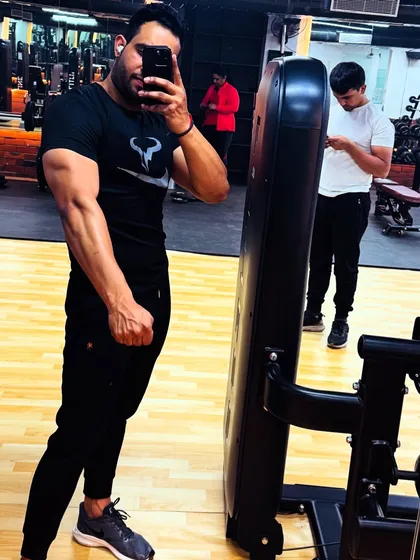 That moment you catch a good angle in the mirror and see the results of your hard work. Keep flexing, keep progressing.