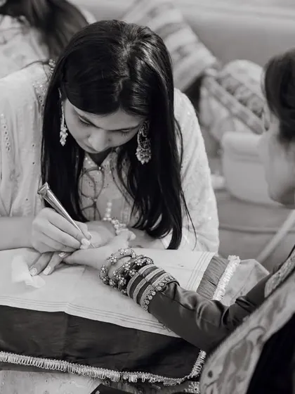 A quiet moment of focus, lost in the flow of creating. This is me in my element, carefully applying a design for a client. I believe this connection and concentration is what makes each mehendi session a form of therapy for both of us.