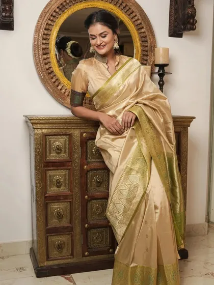 There is a timeless elegance to a classic cream and gold combination. This pure silk saree exudes sophistication with its subtle sheen and rich green and gold border. It’s a versatile and graceful choice that is perfect for formal events, ceremonies, and weddings.