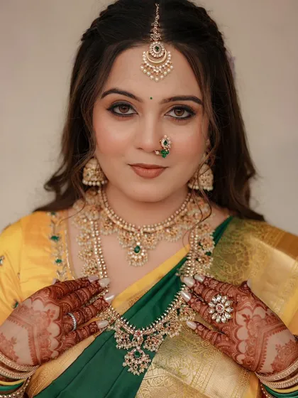 A radiant bride showing off her deep henna stain. It brings me so much joy to see my art become a part of such a happy and momentous occasion.