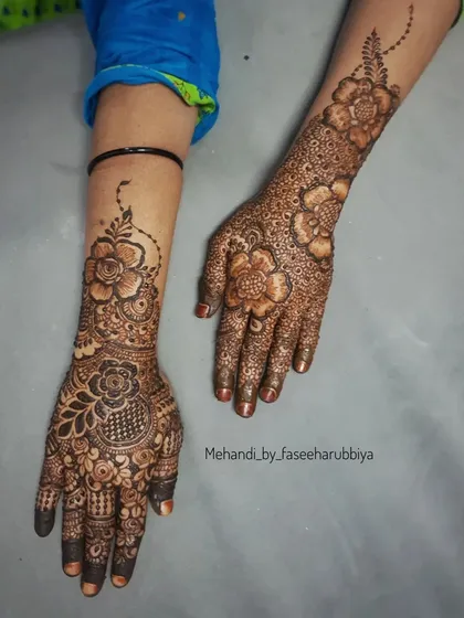 An intricate floral henna design combining different techniques like shading and fine-line work.