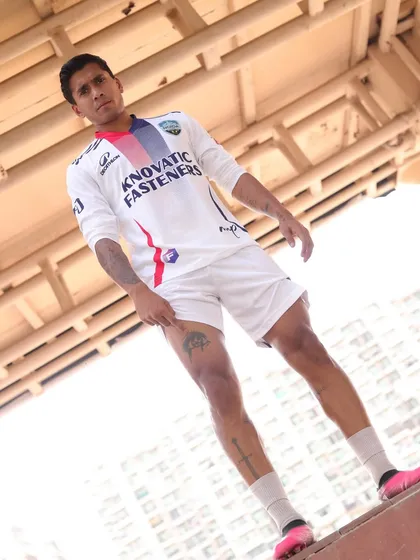 The armour of the Wolves. A close-up of our player in the new kit, ready for battle.