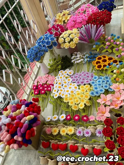 A vibrant overview of a large custom order, featuring a colorful assortment of my handmade crochet flowers and amigurumi, ready for a client. This shows the variety I can handle in a single bulk order.