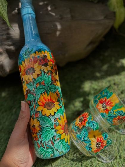 This order for Megha included a matching set of a sunflower-painted bottle and teacups. Coordinated sets make for a thoughtful and beautiful gift.