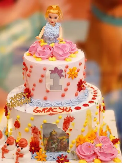 A detailed shot of the beautifully decorated first birthday cake. We make sure to capture all the little elements you've planned, from the cake topper to the colorful frosting.