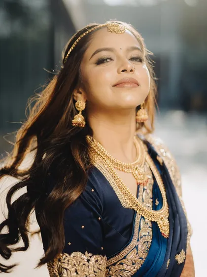 I love creating looks that honor tradition, like for this beautiful Maharashtrian bride. The focus was on a classic smokey eye with a neutral lip, allowing the rich blue of her saree and the traditional gold jewelry to stand out.