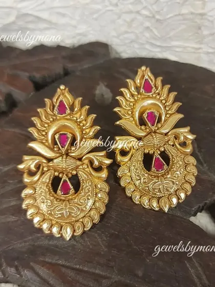A closer look at the ruby-accented Dakshinaya earrings. The detailed gold work and traditional motifs make these a standout piece for anyone who appreciates classic Indian jewellery.