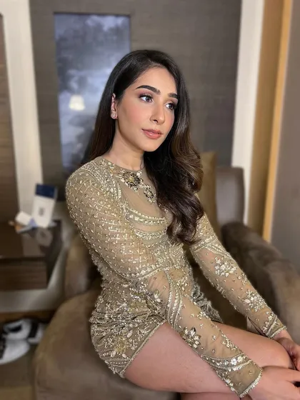 Another angle of Nishtha's party glam. The makeup is designed to look impeccable from every angle, all night long.