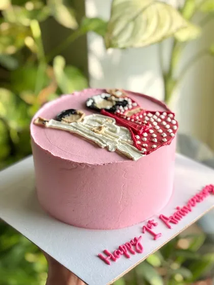 A side view of the wedding photo illustration cake, showing the clean buttercream finish that makes the artwork pop.