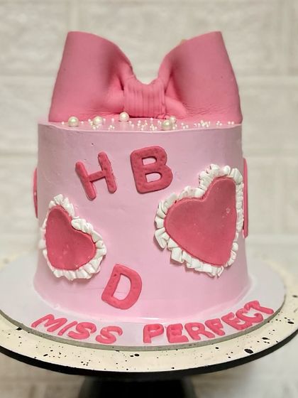A full view of the "Miss Perfect" bow cake, a fun and girly design.
