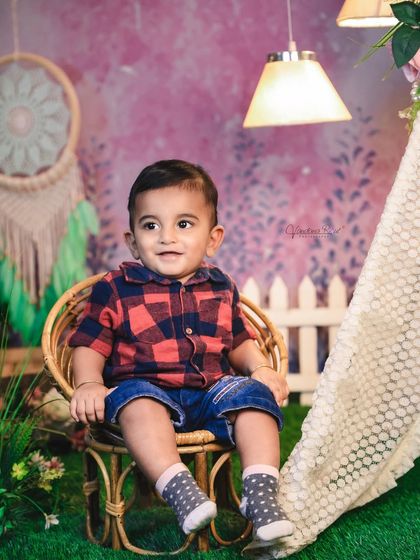 This gallery displays the versatility of our garden and teepee sets. From lush green turf and floral backgrounds to cozy lace teepees and wicker chairs, you can create the perfect indoor "outdoor" shoot.