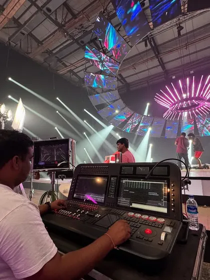 Our intelligent light designer at the control console during the Sunsilk shoot. From here, we can program and control every single light and pixel on the set with precision.