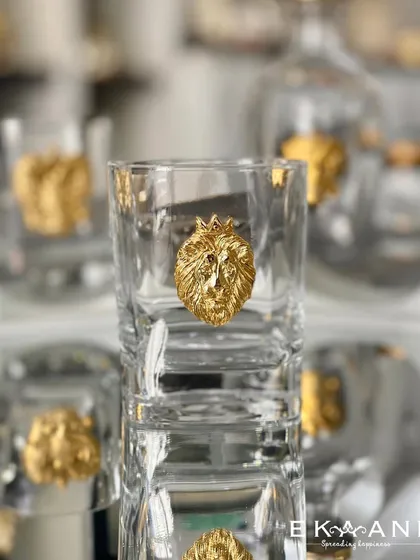 The same regal lion head emblem, this time in a striking gold finish. This collection is perfect for those who lead with confidence and appreciate symbols of strength.