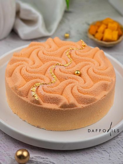 Here is another one of my Mango Biscoff creations, featuring an elegant wave pattern on top, dusted with gold leaf. The combination of smooth, spiced mousse and fruity mango is deeply comforting.