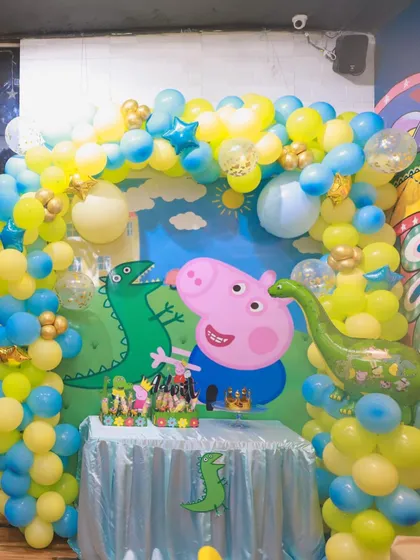 A creative mashup of two favorites: Peppa Pig and dinosaurs. This custom backdrop and balloon arch show how we can combine themes to create a one-of-a-kind party experience.