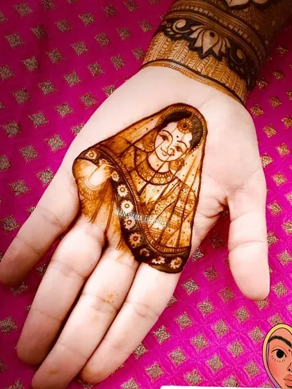 The ghunghat bride is a timeless and trendy design element. This figure, with the bride's face delicately veiled, adds an element of grace and mystery to the mehandi.