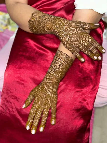 A beautiful engagement design with full coverage. The patterns are a mix of traditional Indian motifs, perfect for a grand celebration.