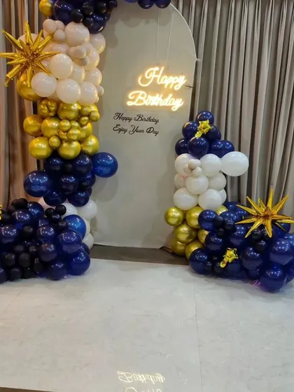 A full view of the elegant royal blue, gold, and white birthday decoration.