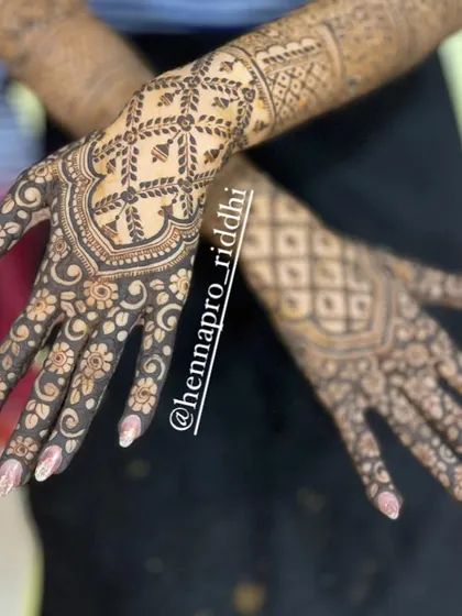 This intricate back-of-hand design uses a "cut-work" style, where floral patterns are set against a detailed mesh. It creates a beautiful contrast and a very sophisticated look.